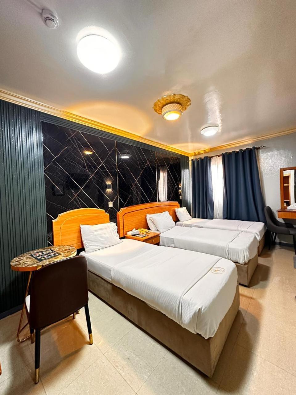 Maaeen Hotel Dubai Exterior photo