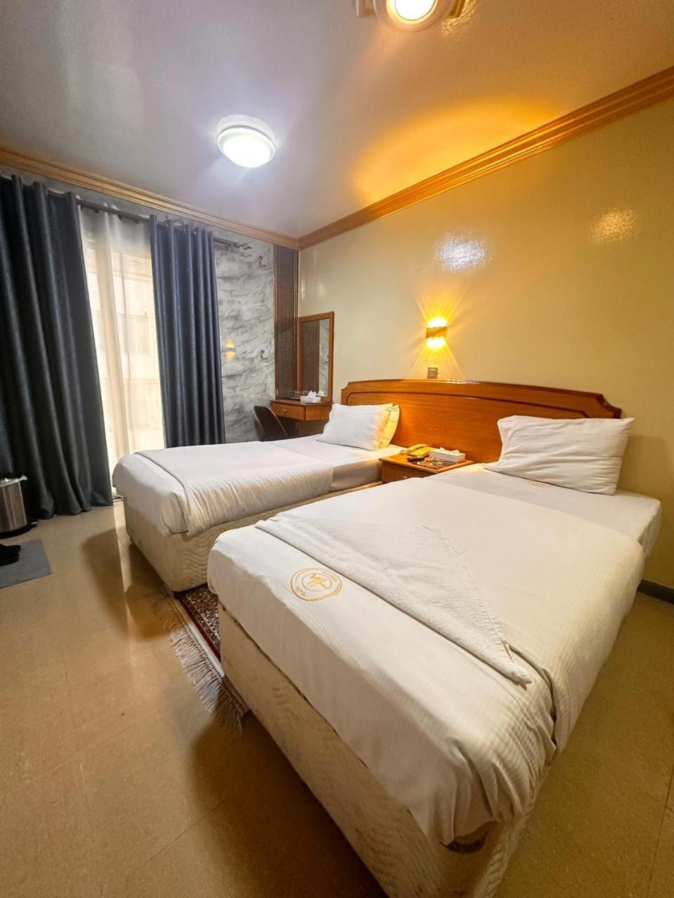Maaeen Hotel Dubai Exterior photo