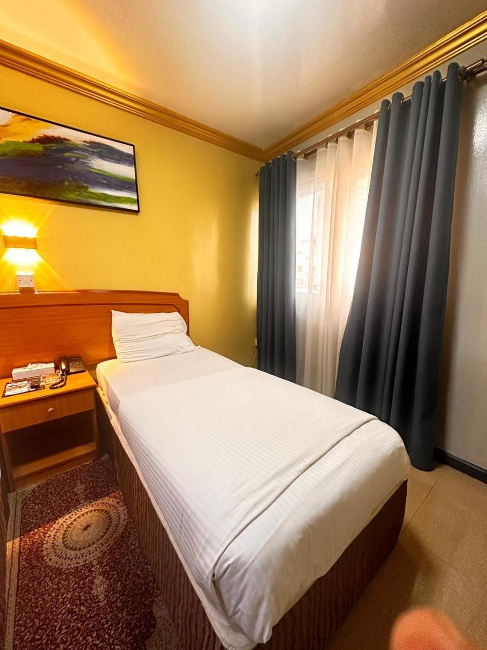 Maaeen Hotel Dubai Exterior photo