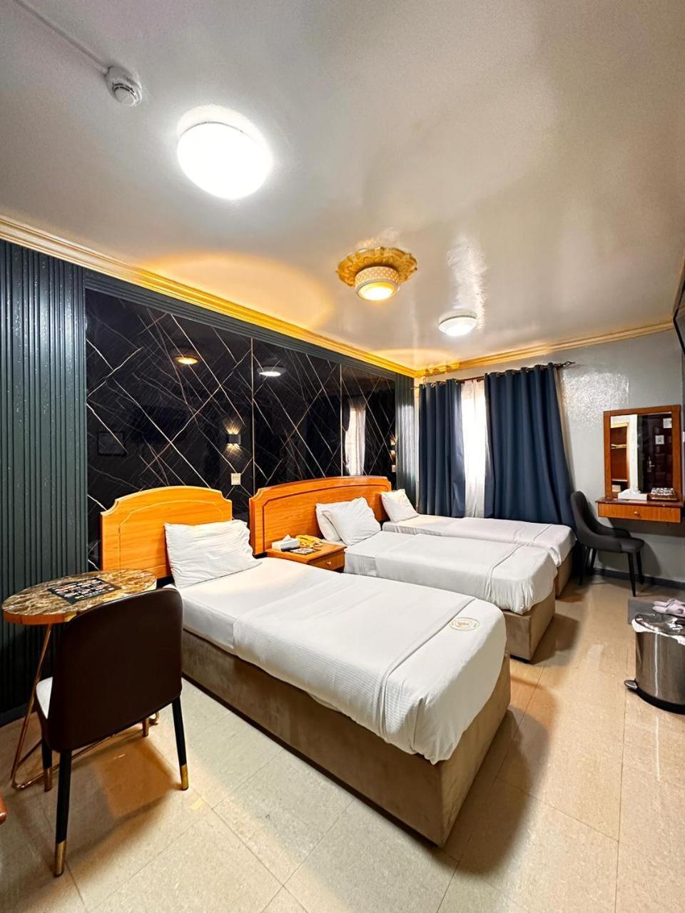 Maaeen Hotel Dubai Exterior photo